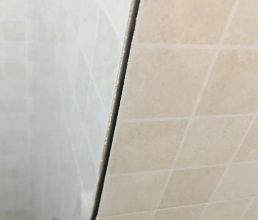 华安瓷砖空鼓维修公司分享阳台瓷砖脱落的修复过程可以分为以下几个步骤